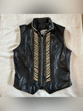 Vintage Chrome Carrie Basham USA Leather Biker Vest Wood Beaded Black 6 

Good u